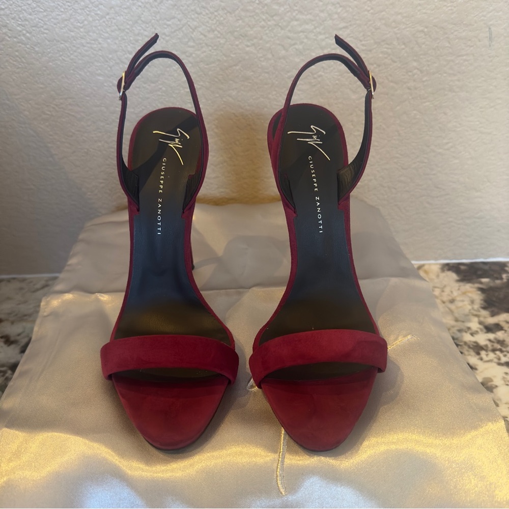 Giuseppe Zanotti high heeled strappy suede sandal. Burgundy. Size 38.5